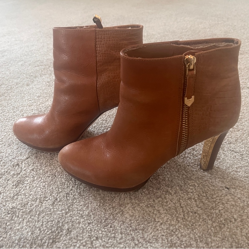 Antonio Melani ankle booties